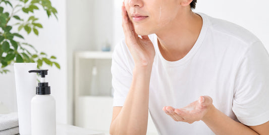 男性にもクレンジングがおすすめな理由。オイルやジェルなど種類や違いも解説